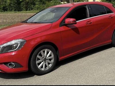 Gebraucht Mercedes A180 Urban 109 PS (80 kW) 2013 Rot Limousine