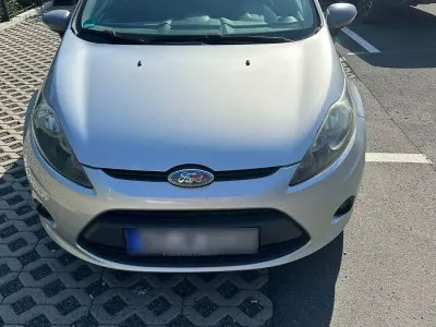 Gebraucht Ford Fiesta Trend 60 PS (44 kW) 2009 Silber Limousine