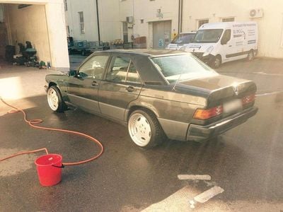 Usata Mercedes 190 AMG 234 CV (172 kW) 1993 Nero Berlina