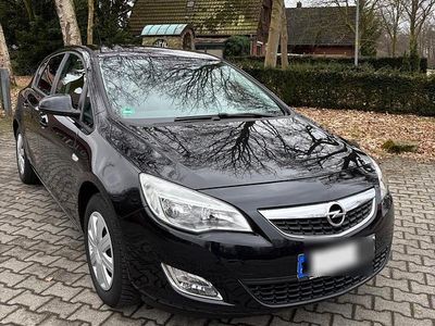 Second-hand Opel Astra Design Edition 140 CP (102 kW) 2011 Negru Berlinǎ