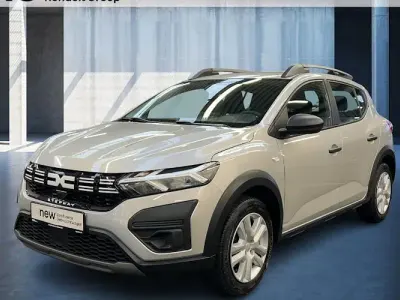 Gebraucht Dacia Sandero Essentiel 101 PS (74 kW) 2024 Grau Limousine