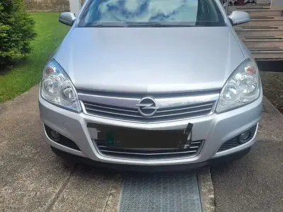 Gebraucht Opel Astra Edition 90 PS (66 kW) 2008 Grau Kombi
