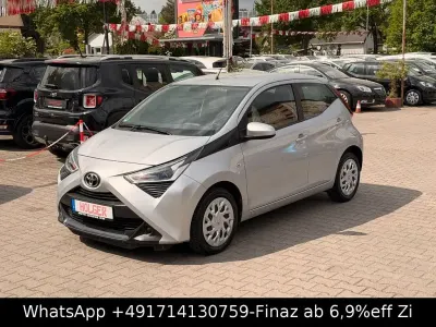 Używany Toyota Aygo X-play 72 KM (52 kW) 2021 Srebrny Hatchback