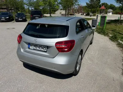 Gebraucht Mercedes A180 122 PS (89 kW) 2013 Silber Kleinwagen