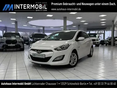 Gebraucht Hyundai i30 100 PS (73 kW) 2015 Weiß Limousine
