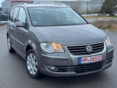 Grau Gebraucht 2009 VW Touran Highline Van / Kleinbus | 4.850 € (Fairer Preis)