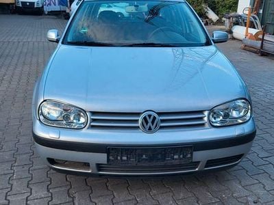 Second-hand VW Golf IV Comfortline 105 CP (77 kW) 2002 Argintiu Berlinǎ