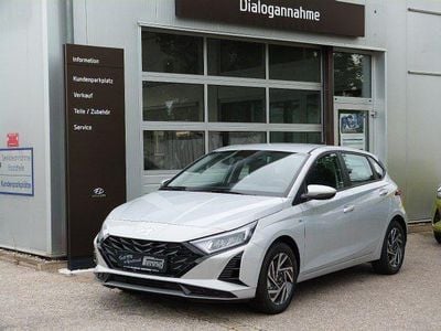 Neu Hyundai i20 Comfort 101 PS (74 kW) 2025 Grau Limousine
