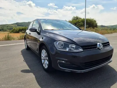 Gebraucht VW Golf VII LOUNGE 110 PS (80 kW) 2015 Violet Limousine