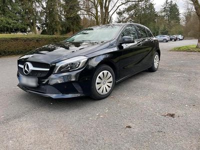 Begagnad Mercedes A180 109 HK (80 kW) 2017 Svart Halvkombi