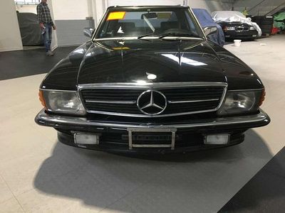 Usata Mercedes SL380 296 CV (217 kW) 1983 Nero Cabrio