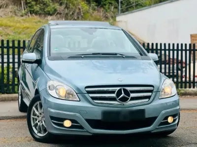 Gebraucht Mercedes B200 140 PS (102 kW) 2010 Blau Van / Kleinbus