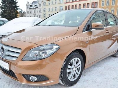 Gebraucht Mercedes B180 122 PS (89 kW) 2012 Gold Van / Kleinbus