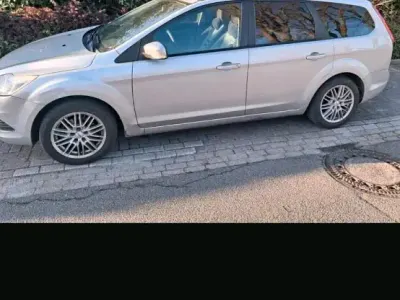 Gebraucht Ford Focus 109 PS (80 kW) 2010 Grau Kombi
