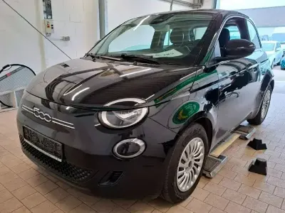Gebraucht Fiat 500e Action 69 kW (95 PS) 2021 Schwarz Kleinwagen