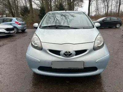 Używany Toyota Aygo 68 KM (50 kW) 2008 Niebieski Hatchback