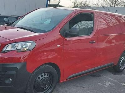 Gebraucht Peugeot Expert Premium 122 PS (89 kW) 2017 Rot ardent Van