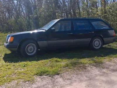 Gebraucht Mercedes E300 179 PS (131 kW) 1989 Schwarz Kombi