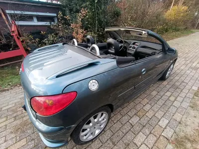 Używany Peugeot 206 CC 109 KM (80 kW) 2005 Szary Kabriolet