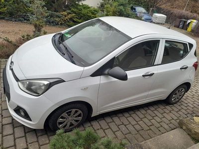 Gebraucht Hyundai i10 67 PS (49 kW) 2015 Weiß Kleinwagen