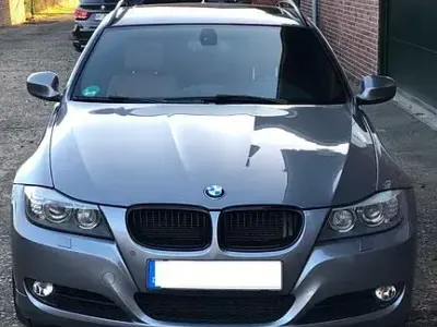 Gebraucht BMW 330 Sport Line 245 PS (180 kW) 2011 Grau Kombi