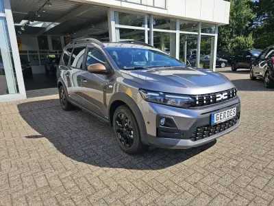 Neu Dacia Jogger Extreme 122 PS (89 kW) 2026 Grau Van / Kleinbus
