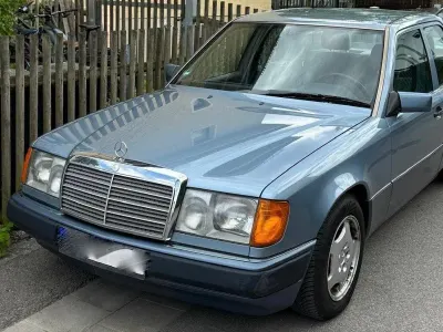 Gebraucht Mercedes E230 136 PS (100 kW) 1989 Blau Limousine