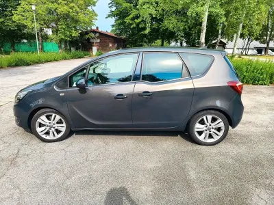 Gebraucht Opel Meriva Innovation 140 PS (102 kW) 2014 Grau Van / Kleinbus