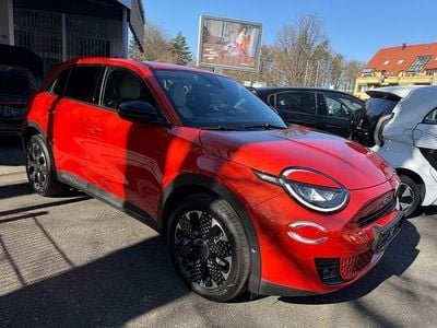 Gebraucht Fiat 600 La Prima 101 PS (74 kW) 2024 Rot SUV