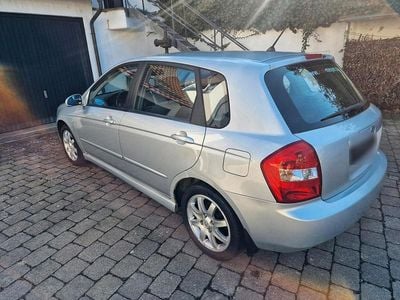 Gebraucht Kia Cerato 105 PS (77 kW) 2006 Silber Kleinwagen