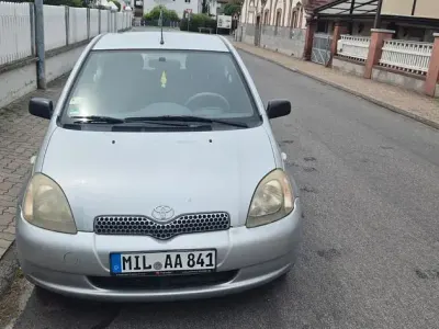 Gebraucht Toyota Yaris 65 PS (47 kW) 1998 Silber