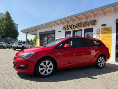 Gebraucht Opel Astra Style 140 PS (102 kW) 2016 Powerrot/red Kombi