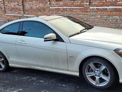 Weiß Gebraucht 2012 Mercedes C250 Limousine | 16.000 €