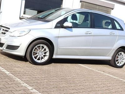 Gebraucht Mercedes B180 116 PS (85 kW) 2011 Polarsilber  metalliclack Van / Kleinbus