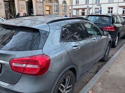 Gebraucht Mercedes GLA180 Urban 122 PS (89 kW) 2015 Grau SUV