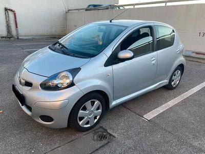 Usata Toyota Aygo 68 CV (50 kW) 2010 Argento Utilitaria