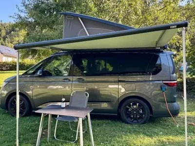 Gebraucht VW California Beach 150 PS (110 kW) 2025 Grau Van