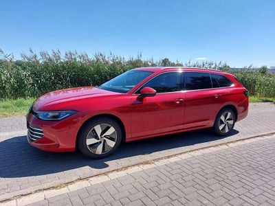 Gebraucht VW Passat IQ Drive 150 PS (110 kW) 2025 Rot Kombi