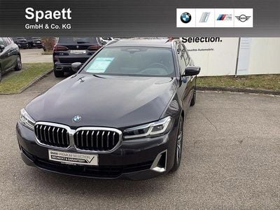 Gebraucht BMW 530 286 PS (210 kW) 2023 Sophistograu brillanteffekt Kombi
