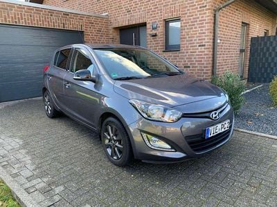 Gebraucht Hyundai i20 Edition 86 PS (63 kW) 2014 Grau Kleinwagen