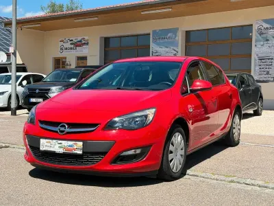 Gebraucht Opel Astra Selection 116 PS (85 kW) 2015 Power rot/traffic red ral3020 Limousine
