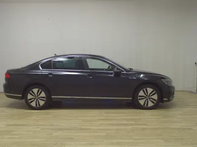 Second-hand VW Passat GTE 218 CP (160 kW) 2021 Negru Berlinǎ