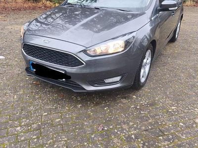 Gebraucht Ford Focus Trend 125 PS (91 kW) 2015 Grau Limousine