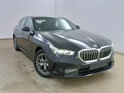 Gebraucht BMW 540 Sport Line 303 PS (222 kW) 2024 Schwarz Limousine