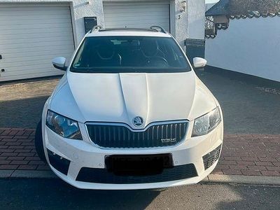 Weiß Gebraucht 2014 Skoda Octavia vRS Kleinwagen | 16.299 € (Etwas zu teuer)
