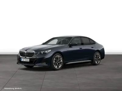 Gebraucht BMW 550e 489 PS (359 kW) 2025 Schwarz Limousine