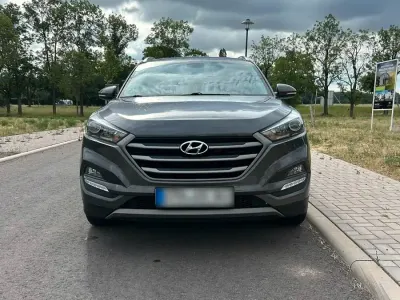 Gebraucht Hyundai Tucson Trend 115 PS (84 kW) 2015 Grau SUV