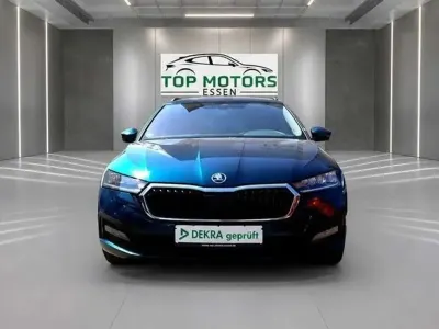 Gebraucht Skoda Octavia Clever 150 PS (110 kW) 2021 Modra lava/lava blau Kombi
