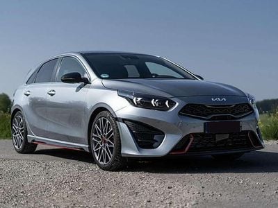 Grau Gebraucht 2024 Kia Ceed GT GT Kleinwagen | 30.500 € (Fairer Preis)