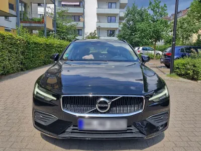 Gebraucht Volvo V60 150 PS (110 kW) 2019 Schwarz Kombi